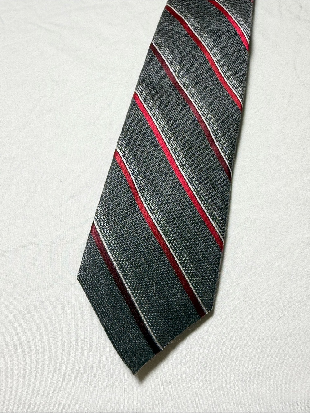 Pronto Uomo Platinum Men’s Woven Silk Striped Tie Gray Red Silver Logo NWT